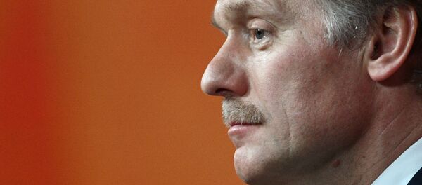 Dmitry Peskov, secretário de imprensa de Vladimir Putin, visto durante coletiva do presidente russo em 14 de dezembro de 2017 - Sputnik Brasil