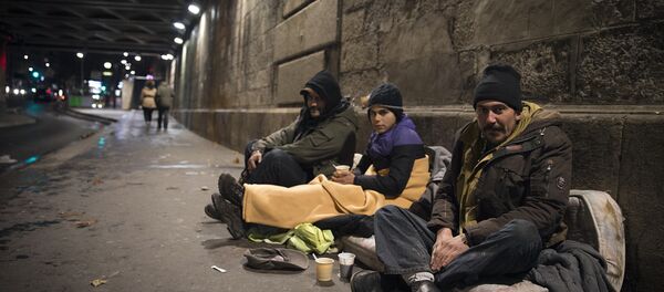 Sem-teto nas ruas de Paris - Sputnik Brasil