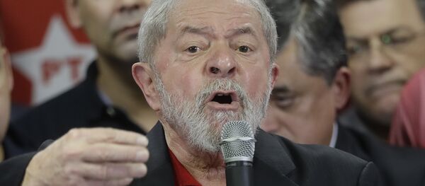 Lula da Silva é visto durante uma reunião do PT em 13 de julho de 2017 em São Paulo - Sputnik Brasil