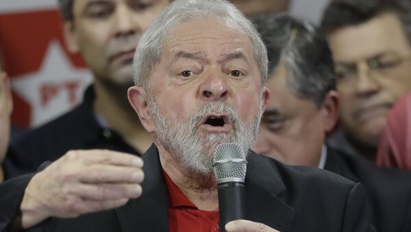 Lula da Silva é visto durante uma reunião do PT em 13 de julho de 2017 em São Paulo - Sputnik Brasil
