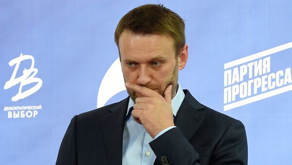 Russian opposition leader Alexei Navalny takes part in a press briefing in Moscow on April 22, 2015 - Sputnik Brasil