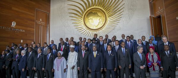 Participantes se reúnem para a foto da 28ª sessão ordinária da Assembleia da União Africana, em Adis Abeba, na Etiópia, na segunda-feira, 30 de janeiro de 2017 (AP Photo/Mulugeta Ayene). - Sputnik Brasil