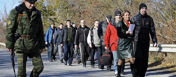 Troca de prisioneiros entre Kiev e Donbass, região de Lugansk - Sputnik Brasil