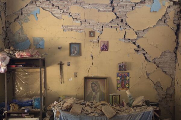 Casa danificada pelo terremoto que atingiu o México em setembro. O tremor deixou 369 mortos. - Sputnik Brasil