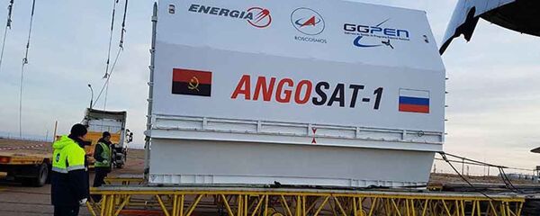 Aparelho espacial AngoSat-1 sendo transportado ao cosmódromo Baikonur - Sputnik Brasil