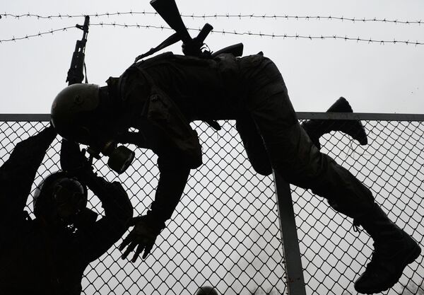 Soldado durante prova para receber boina vermelha - Sputnik Brasil