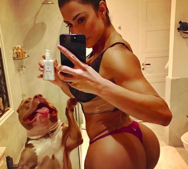 Cachorro da Gracyanne Barbosa fez sucesso na internet em 2017 pelas expressões inusitadas. - Sputnik Brasil