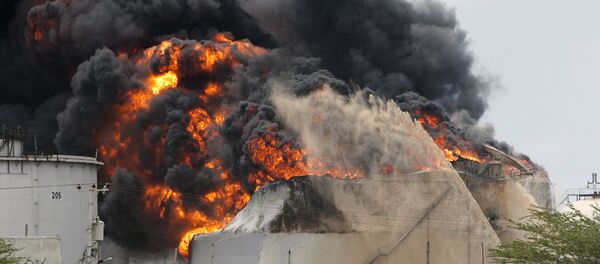 Incêndio na refinaria de Amuay em 2012 (Arquivo) Incêndio na refinaria de Amuay em 2012 (Arquivo) - Sputnik Brasil