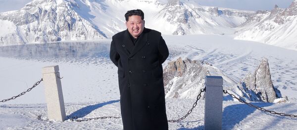 North Korean leader Kim Jong Un visits Mount Paektu in this photo released by North Korea's Korean Central News Agency (KCNA) in Pyongyang December 9, 2017 - Sputnik Brasil