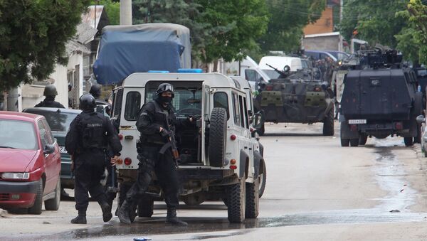Veículo da polícia macedônia durante operação antiterrorista em Kumanovo, em 9 de maio de 2015. - Sputnik Brasil