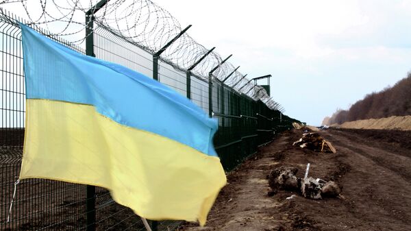A bandeira nacional da Ucrânia na fronteira russo-ucraniana - Sputnik Brasil