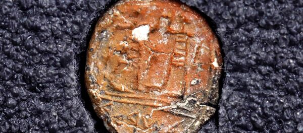 Selo com marca raríssima que foi descoberto durante escavações na Cidade Velha de Jerusalém no dia 1º de janeiro de 2018 - Sputnik Brasil