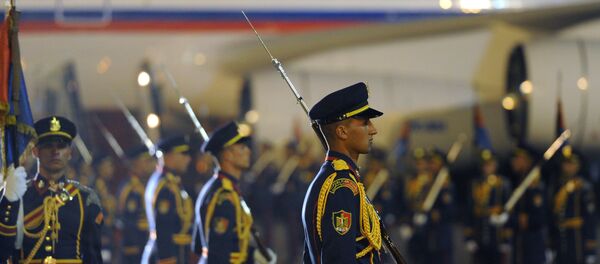 Militares da guarda de honra durante a visita do presidente russo Vladimir Putin ao Cairo (foto de arquivo) Militares da guarda de honra durante a visita do presidente russo Vladimir Putin ao Cairo (foto de arquivo) - Sputnik Brasil