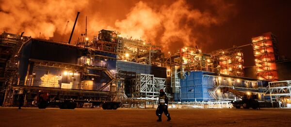 A view taken on December 7, 2017 shows the Yamal LNG plant in the port of Sabetta on the Kara Sea shore line on the Yamal Peninsula in the Arctic circle, some 2500 km of Moscow - Sputnik Brasil