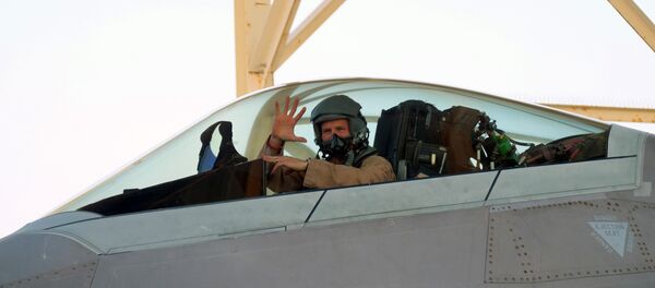 F-22 Out of UAE - Sputnik Brasil
