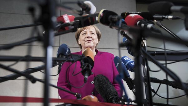 German chancellor Angela Merkel delivers a statement in Berlin, Sunday, Jan. 7, 2018. German Chancellor Angela Merkel embarked Sunday on talks with the center-left Social Democrats on forming a new government, with leaders stressing the need for speed as they attempt to break an impasse more than three months after the country's election. - Sputnik Brasil