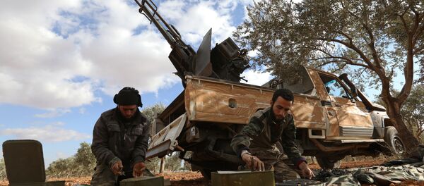 Soldados de oposição estão preparando munições na província de Idlib na Síria Soldados de oposição estão preparando munições na província de Idlib na Síria - Sputnik Brasil