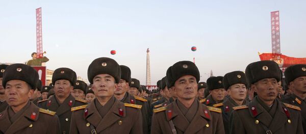 Militares norte-coreanos na Praça de Kim Il-sung em Pyongyang, Coreia do Norte (foto de arquivo) Militares norte-coreanos na Praça de Kim Il-sung em Pyongyang, Coreia do Norte (foto de arquivo) - Sputnik Brasil