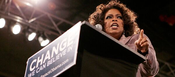FOTO DE ARQUIVO: A apresentadora Oprah Winfrey durante um comício democrata quando Barack Obama ainda era senador. - Sputnik Brasil