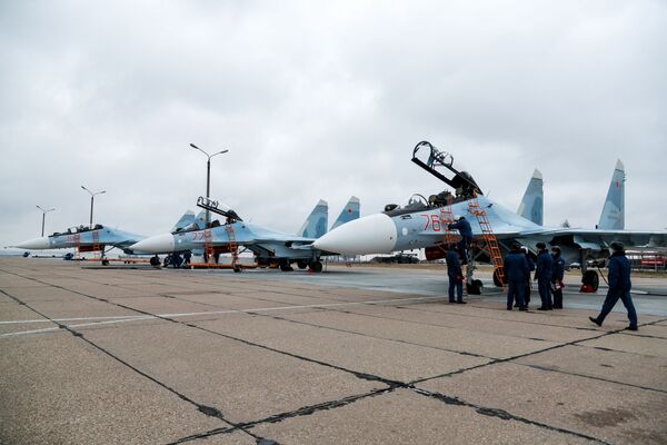 Caças multifuncionais Su-30SM no polígono de Pogonovo, na região de Voronezh, onde se realizaram os voos de treinamento - Sputnik Brasil