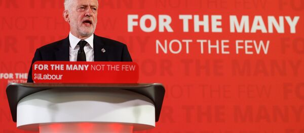 Jeremy Corbyn durante discurso ao seu partido  durante festa da organização, em 2017. - Sputnik Brasil