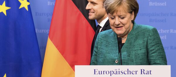French President Emmanuel Macron, left, passes by German Chancellor Angela Merkel prior to addressing a media conference at an EU summit in Brussels on Friday, Dec. 15, 2017. - Sputnik Brasil