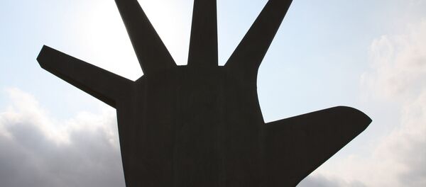 Mão, escultura de Oscar Niemeyer - Sputnik Brasil