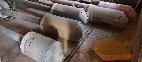 Soldados sírios preparam mísseis Soldados sírios preparam mísseis - Sputnik Brasil