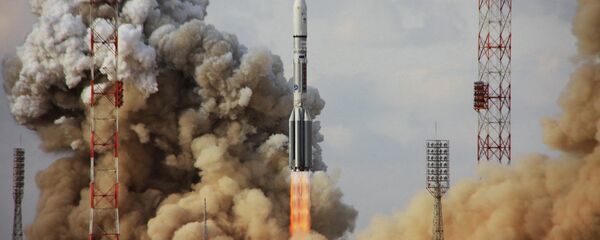 Lançamento do foguete portador russo Proton-M com satélite Intelsat-22 - Sputnik Brasil