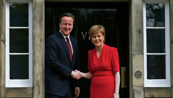 David Cameron e Nicola Sturgeon. - Sputnik Brasil