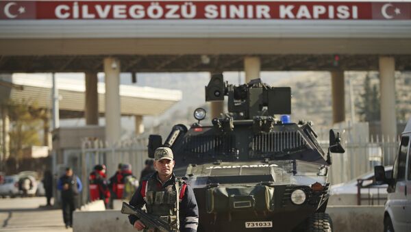 Forças turcas mantêm a segurança no posto fronteiriço de Cilvegozu, na fronteira com a Síria (foto de arquivo) - Sputnik Brasil