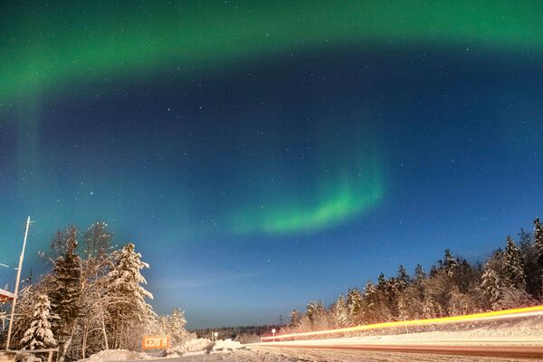 Aurora boreal nos arredores do povoado Lovozero, na região russa de Murmansk - Sputnik Brasil