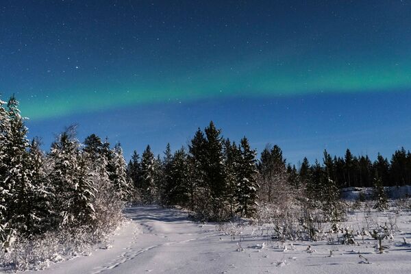 Aurora boreal nos arredores do povoado Lovozero, na região russa de Murmansk - Sputnik Brasil