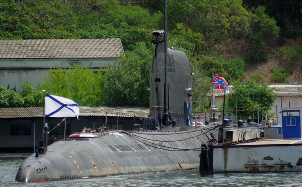 Submarino Zaporozhie estacionado na Crimeia - Sputnik Brasil