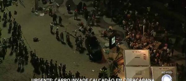 Carro invade calçadão de Copacabana e atropela uma multidão de pessoas - Sputnik Brasil