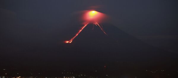 Erupção do vulcão Mayon, nas Filipinas (foto de arquivo) - Sputnik Brasil