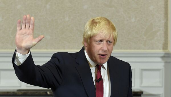 Vote Leave campaign leader, Boris Johnson, waves as he finishes delivering his speech in London, Britain June 30, 2016. - Sputnik Brasil
