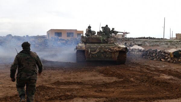 Forças governamentais sírias durante a ofensiva no sul da província de Aleppo para retomar o controle sobre o aeródromo de Abu al-Duhur, 18 de janeiro de 2018 - Sputnik Brasil