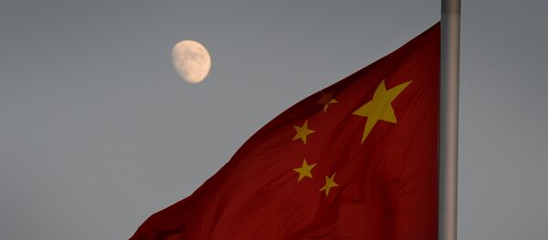 Bandeira chinesa com lua no fundo - Sputnik Brasil