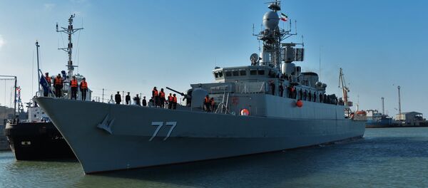 Destróier iraniano Damavand durante sua visita ao porto da cidade russa de Makhachkala, no mar Cáspio - Sputnik Brasil