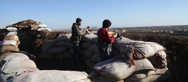 Combatentes pró-turcos do Exército Livre da Síria participam da operação militar turca em Afrin - Sputnik Brasil