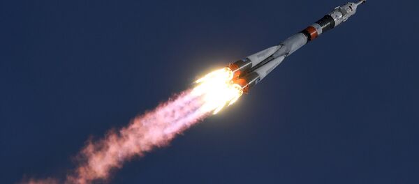 Lançamento de foguete portador Soyuz-FG transportando a nave Soyuz MS-04 do cosmódromo de Baikonur - Sputnik Brasil