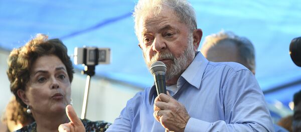 Dilma Rousseff e Luiz Inácio Lula da Silva são vistos durante ato em Porto Alegre em 23 de janeiro de 2018, na véspera do julgamento no TRF-4 - Sputnik Brasil