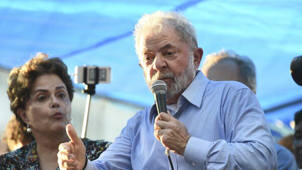 Dilma Rousseff e Luiz Inácio Lula da Silva são vistos durante ato em Porto Alegre em 23 de janeiro de 2018, na véspera do julgamento no TRF-4 - Sputnik Brasil