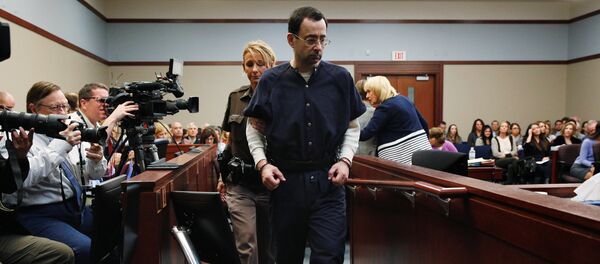 Larry Nassar. - Sputnik Brasil