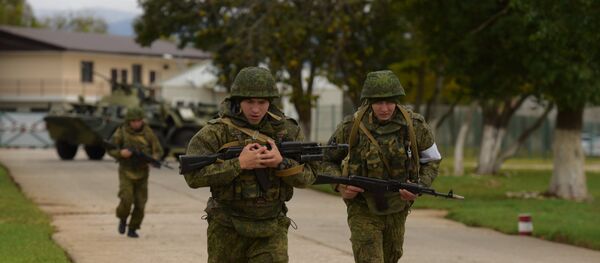 Militares na base russa na Abkházia durante exercícios antiterroristas Militares na base russa na Abkházia durante exercícios antiterroristas - Sputnik Brasil