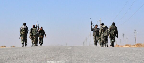 Forças governamentais sírias em direção à região de Homs, Síria - Sputnik Brasil