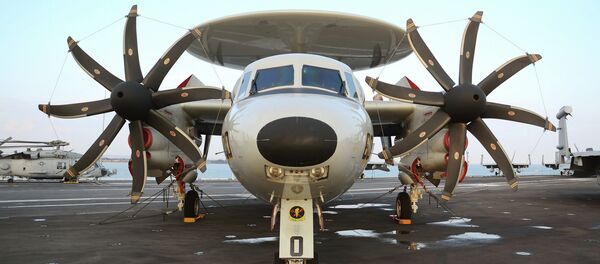 Avião E-2 Hawkeye estadunidense semelhante ao futuro KJ-600 chinês - Sputnik Brasil