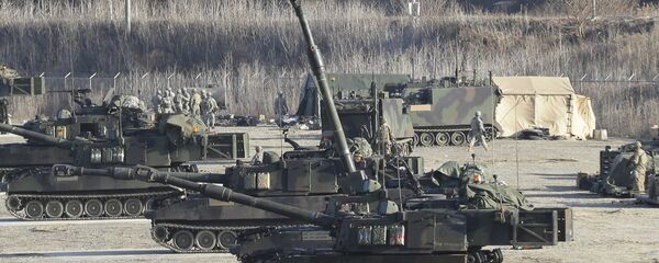 Obuseiros autopropulsados do exército norte-americano durante os exercícios conjuntos com a Coreia do Sul em Pocheon - Sputnik Brasil