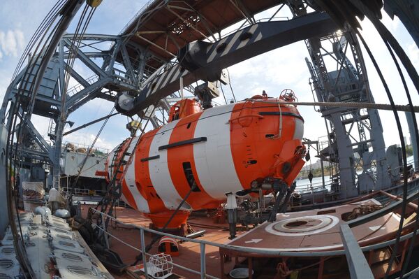 O batiscafo AS-28 usado no navio de resgate Kommuna - Sputnik Brasil
